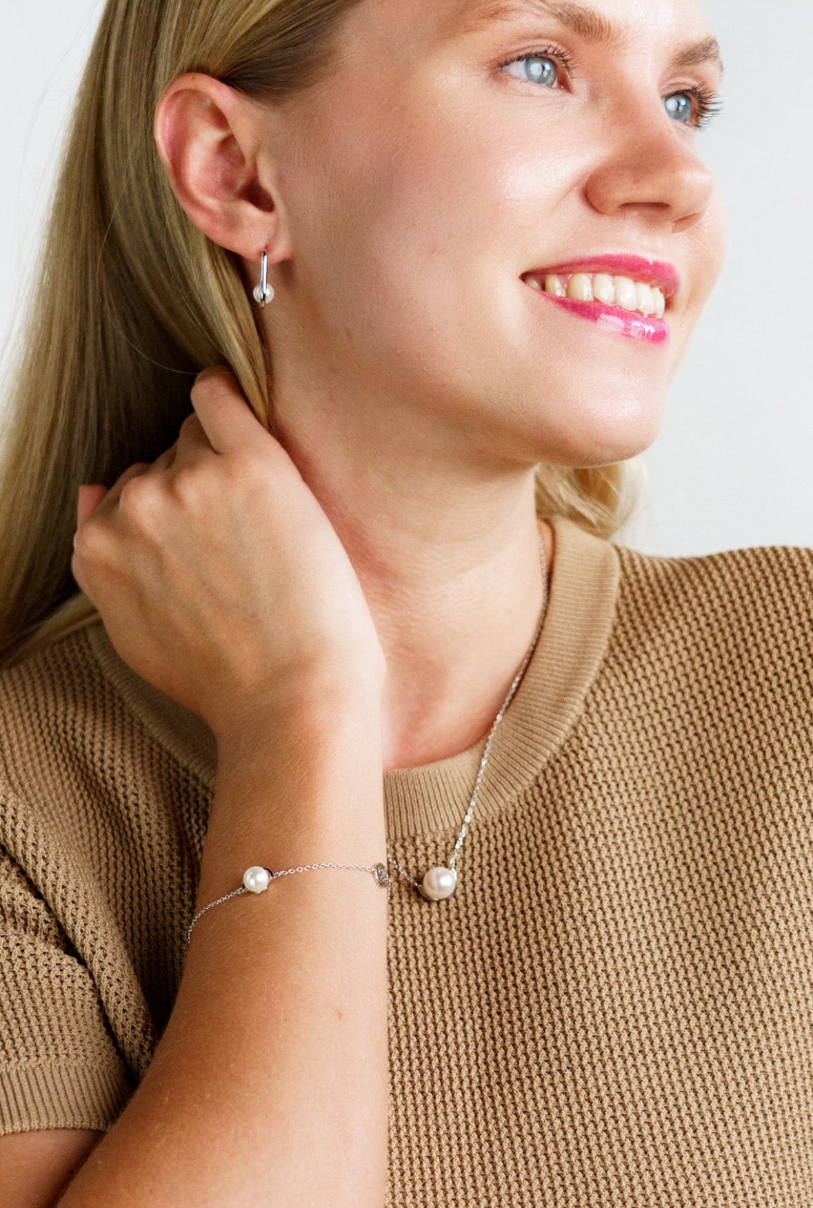 Georgini ADAGIO Nine-2-Five Pearl Oval Hoops