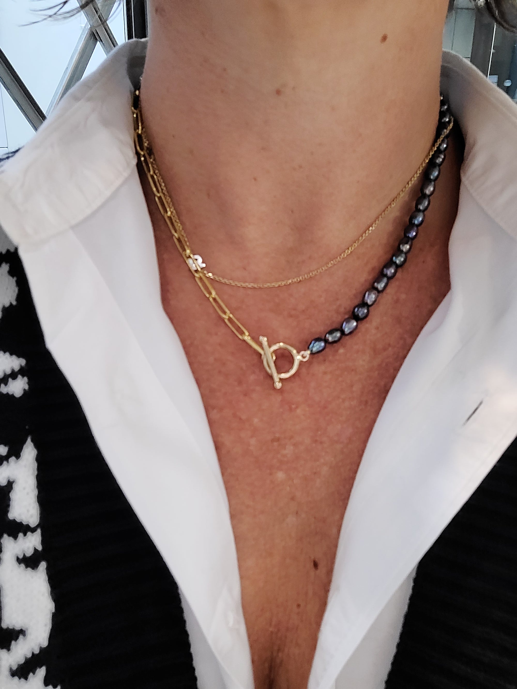 Half and Half Black pearl necklace in gold vermeil