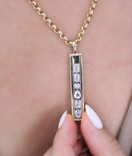 PERSONALIZED SKINNY CHARM PENDANT ™