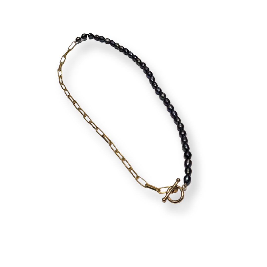Half and Half Black pearl necklace in gold vermeil